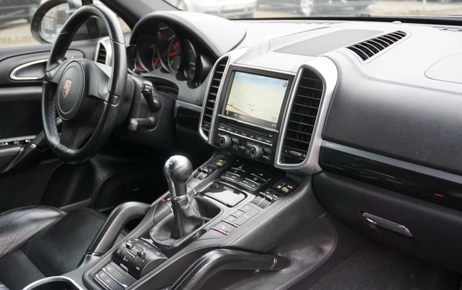 Porsche Cayenne cena 79900 przebieg: 240000, rok produkcji 2010 z Działoszyn małe 277